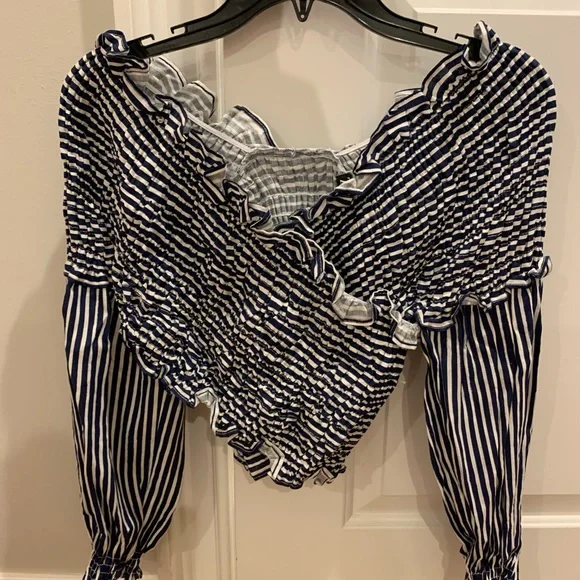 NWT ZARA crop blouse. Sz Medium. This is gorgeous. Tags on - Picture 6 of 16